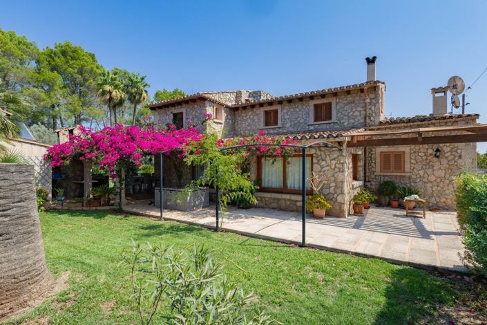 Image No.2-4 Bed Country House for sale