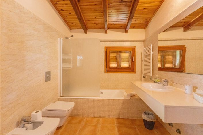 Image No.29-4 Bed Country House for sale