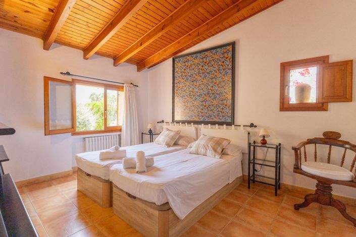 Image No.30-4 Bed Country House for sale