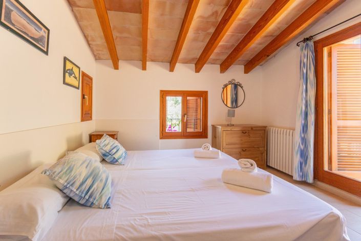 Image No.32-4 Bed Country House for sale