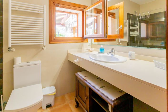 Image No.37-4 Bed Country House for sale