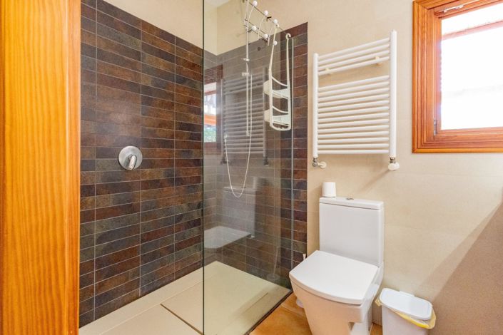 Image No.38-4 Bed Country House for sale