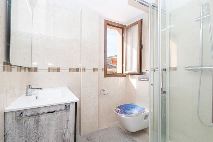 Image No.10-1 Bed Flat for sale