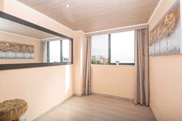 Image No.13-1 Bed Flat for sale