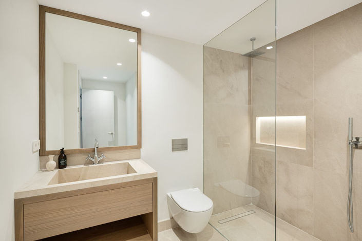 Image No.14-6 Bed Property for sale