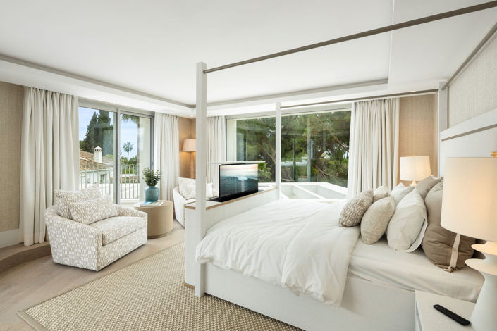 Image No.9-6 Bed Property for sale