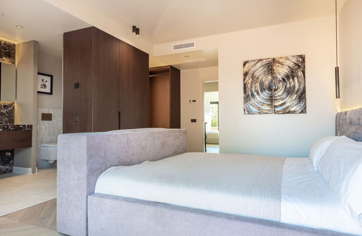 Image No.15-4 Bed Property for sale