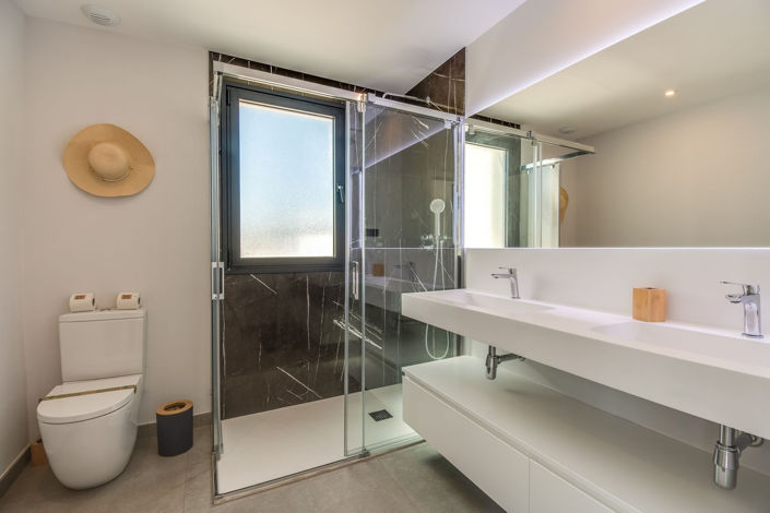 Image No.20-2 Bed Property for sale