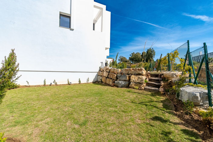 Image No.17-3 Bed Property for sale