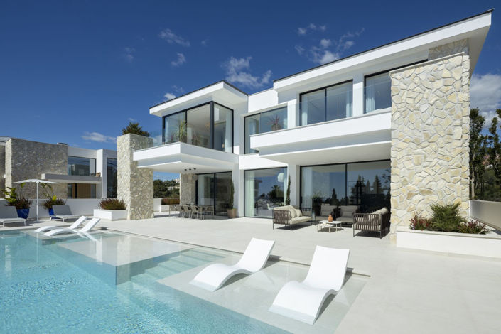 Image No.1-5 Bed Property for sale