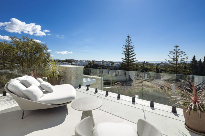 Image No.11-5 Bed Property for sale