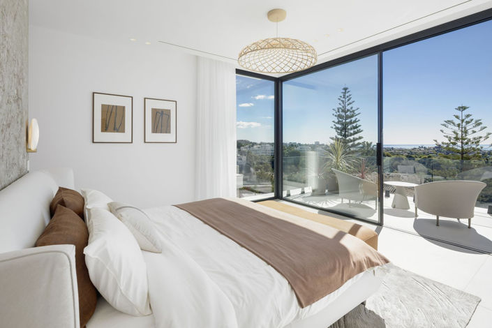 Image No.14-5 Bed Property for sale