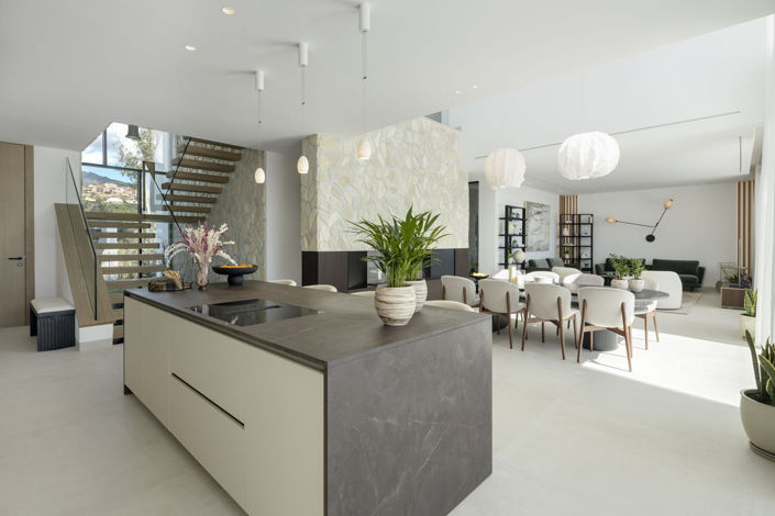 Image No.4-5 Bed Property for sale