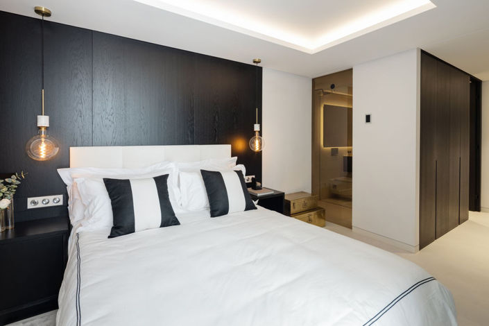 Image No.20-5 Bed Property for sale