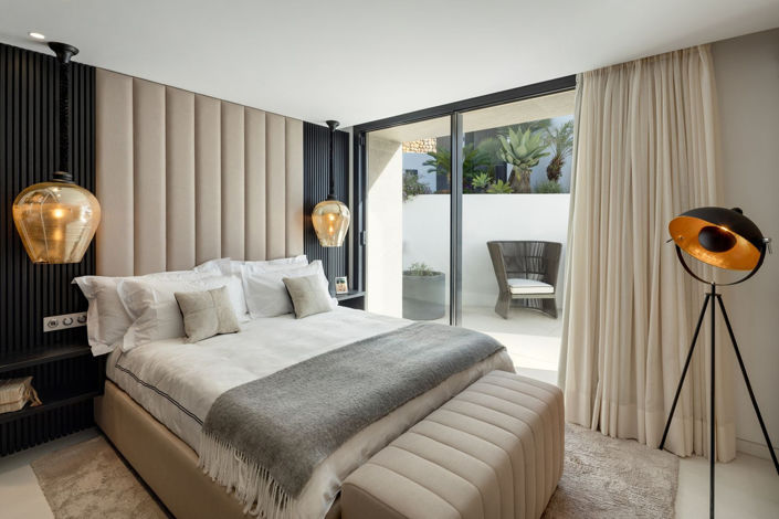 Image No.5-5 Bed Property for sale