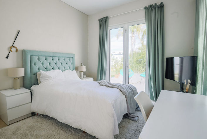 Image No.10-5 Bed Property for sale