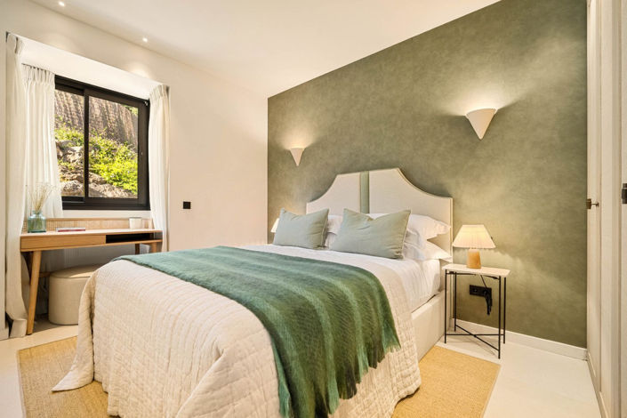 Image No.20-4 Bed Property for sale