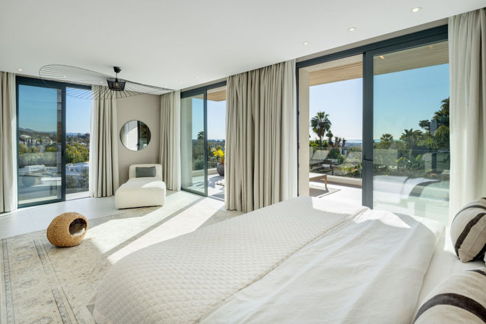 Image No.14-5 Bed Property for sale