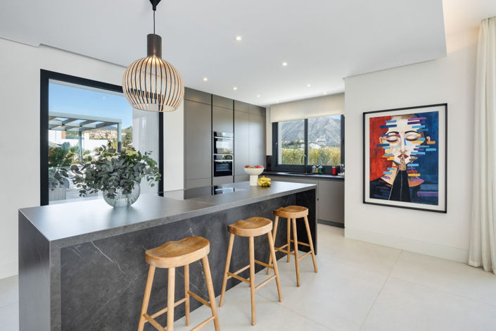 Image No.6-5 Bed Property for sale