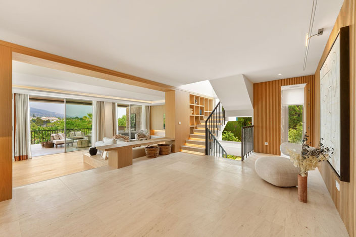 Image No.10-5 Bed Property for sale