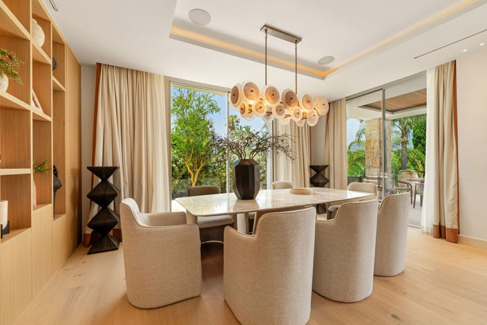 Image No.12-5 Bed Property for sale