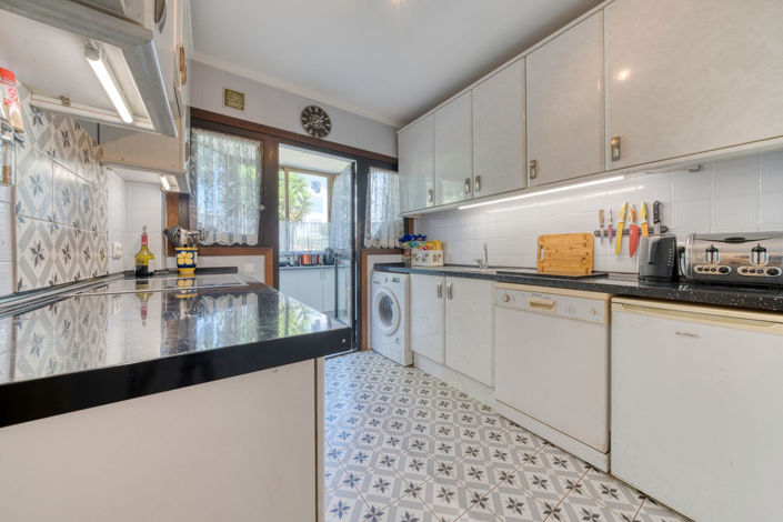 Image No.6-2 Bed Property for sale