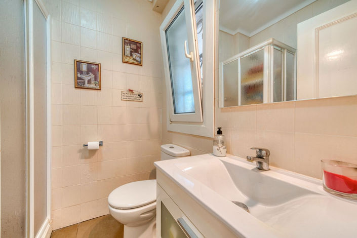 Image No.9-2 Bed Property for sale