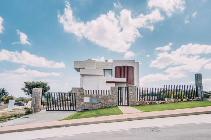 Image No.18-3 Bed Property for sale