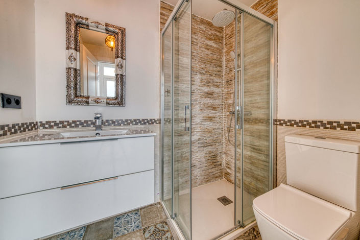 Image No.11-2 Bed Property for sale