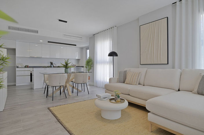 Image No.4-4 Bed Property for sale