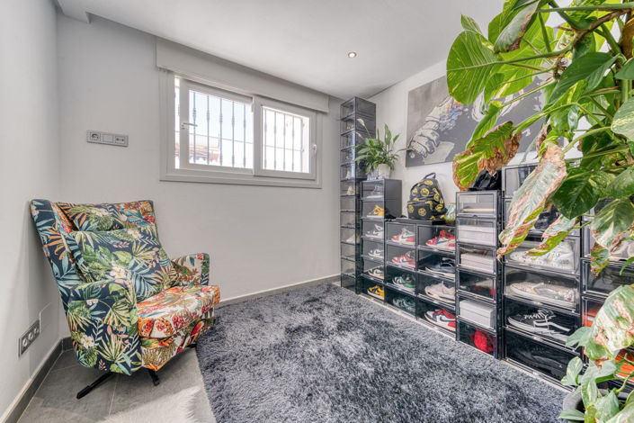 Image No.23-5 Bed Property for sale