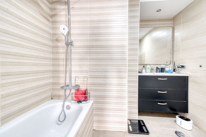 Image No.26-5 Bed Property for sale