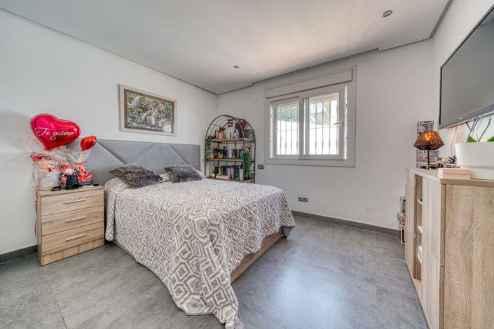 Image No.27-5 Bed Property for sale