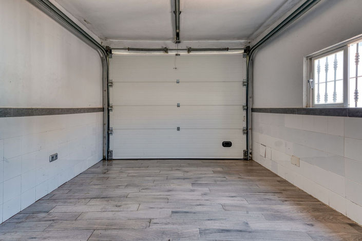 Image No.30-5 Bed Property for sale