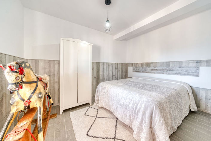 Image No.37-5 Bed Property for sale