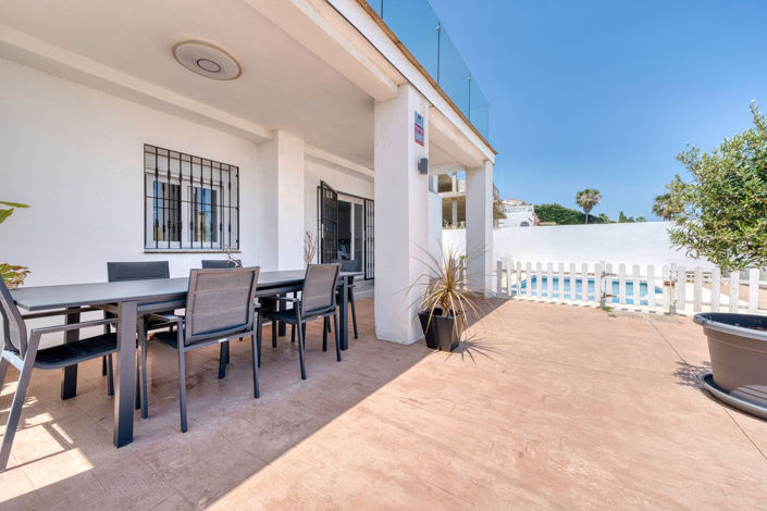 Image No.40-5 Bed Property for sale