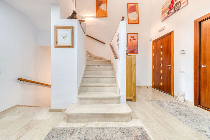 Image No.12-3 Bed Property for sale