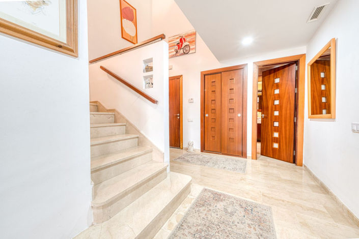 Image No.13-3 Bed Property for sale