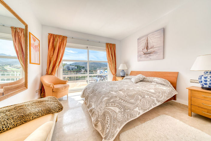 Image No.29-3 Bed Property for sale