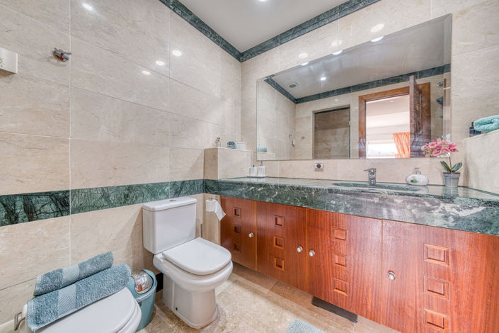 Image No.31-3 Bed Property for sale