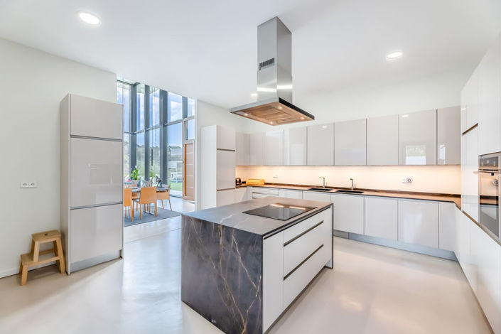 Image No.11-6 Bed Property for sale