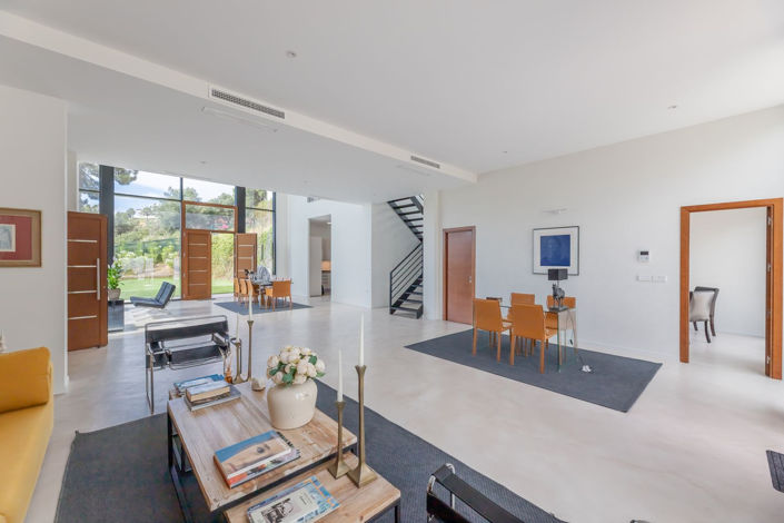 Image No.13-6 Bed Property for sale