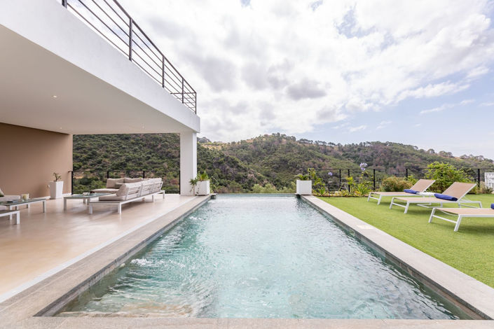 Image No.2-6 Bed Property for sale