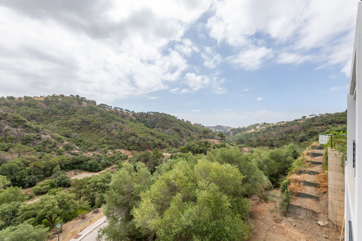 Image No.25-6 Bed Property for sale