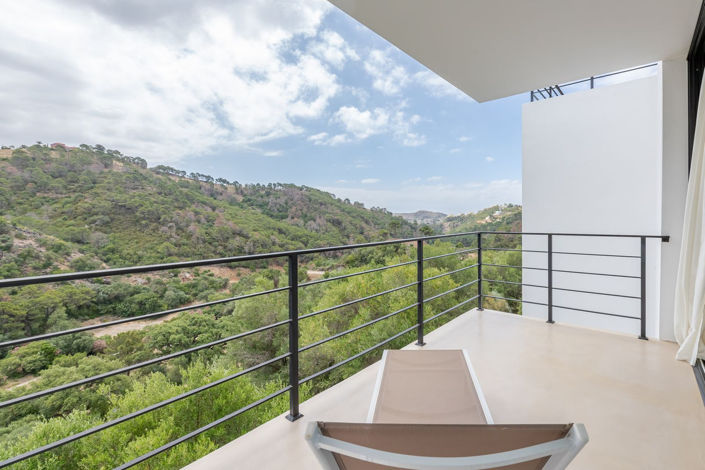 Image No.28-6 Bed Property for sale