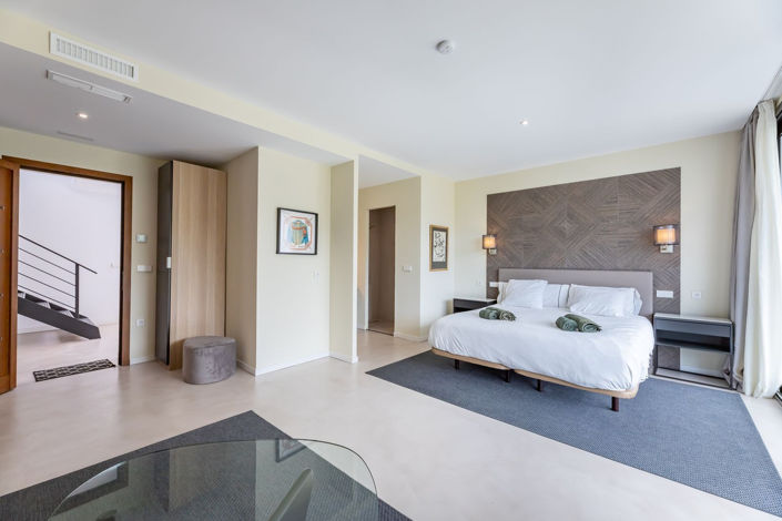 Image No.45-6 Bed Property for sale