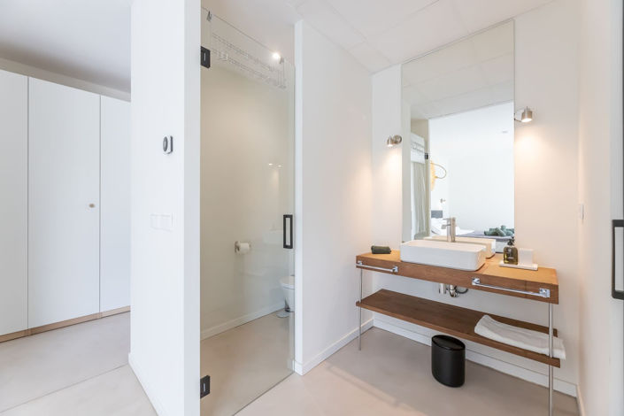 Image No.60-6 Bed Property for sale