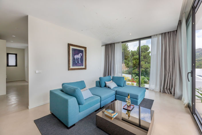 Image No.61-6 Bed Property for sale