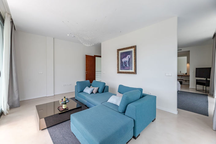 Image No.62-6 Bed Property for sale