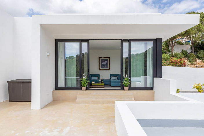 Image No.67-6 Bed Property for sale